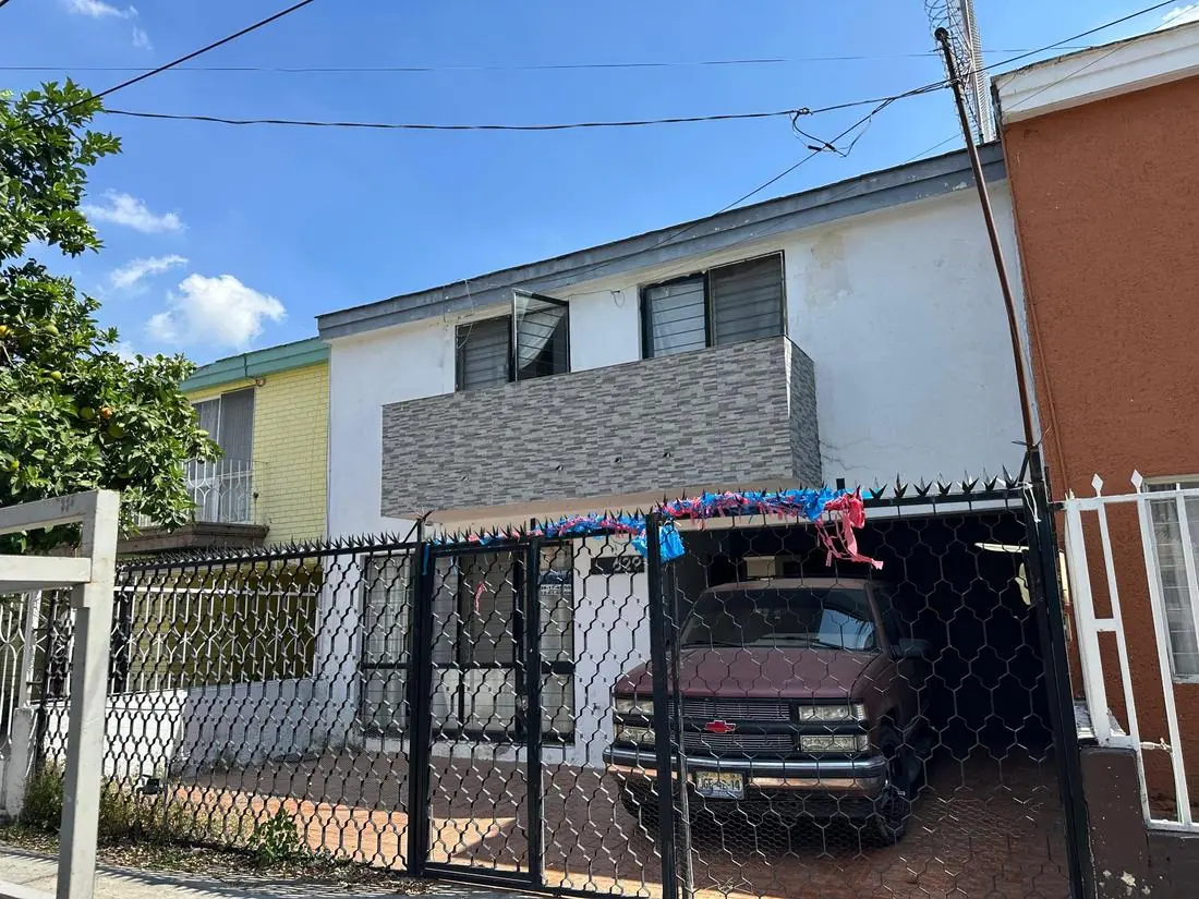 Fachada de Sutaj antes de la remodelación