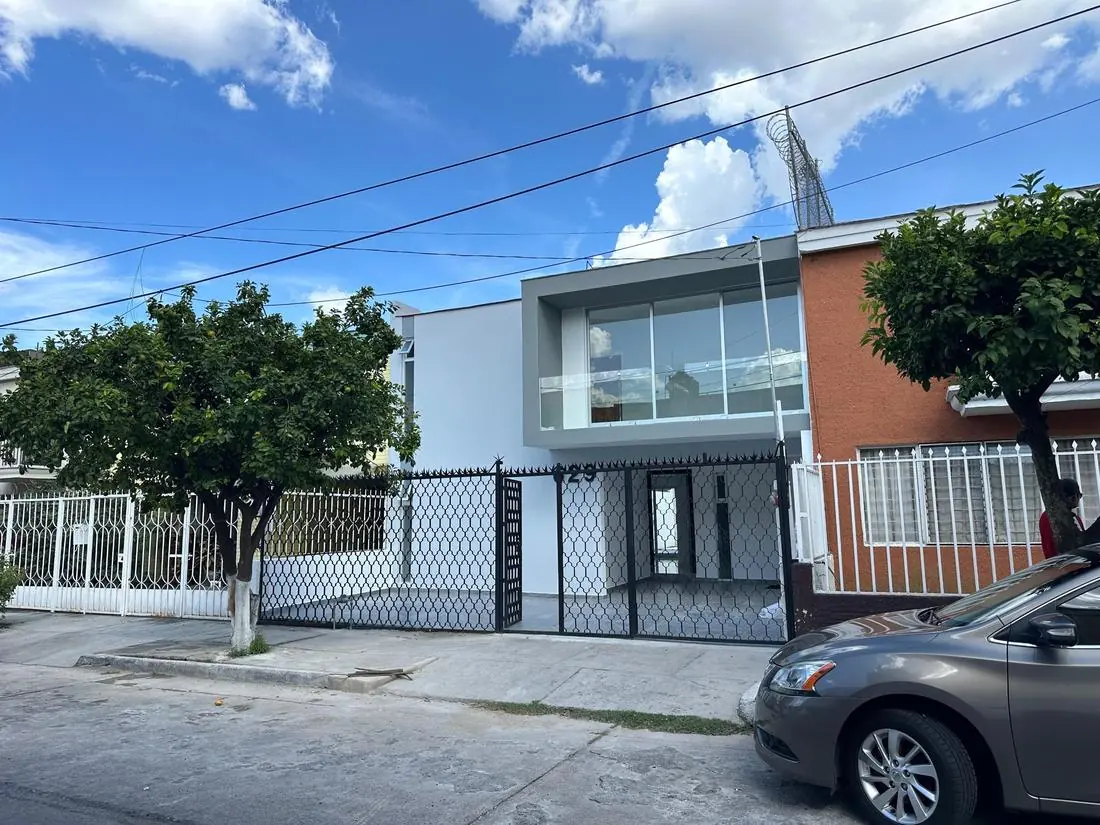 Fachada de Sutaj remodelada